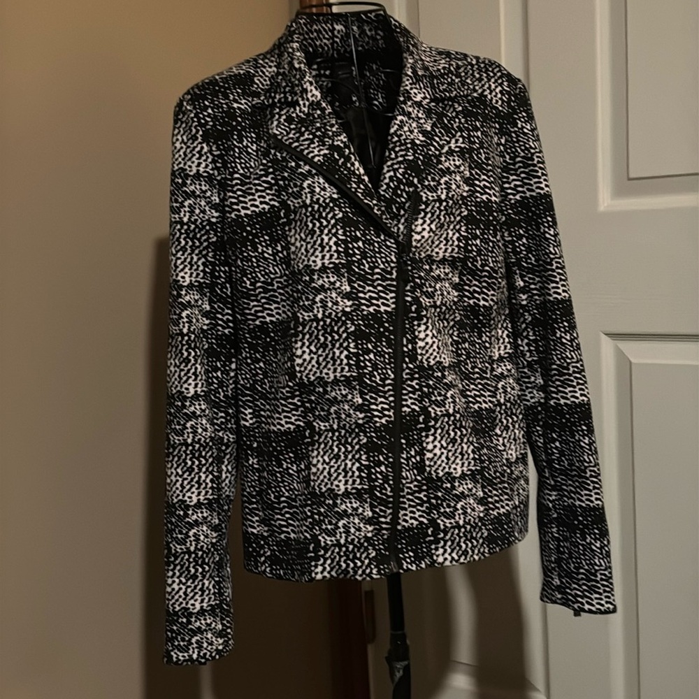 Black and white blazer jacket EUC